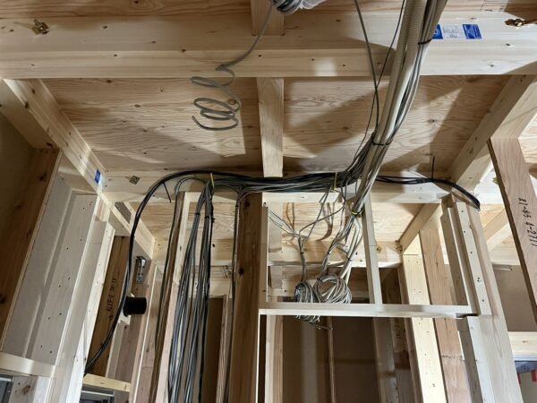 天井の電気配線
